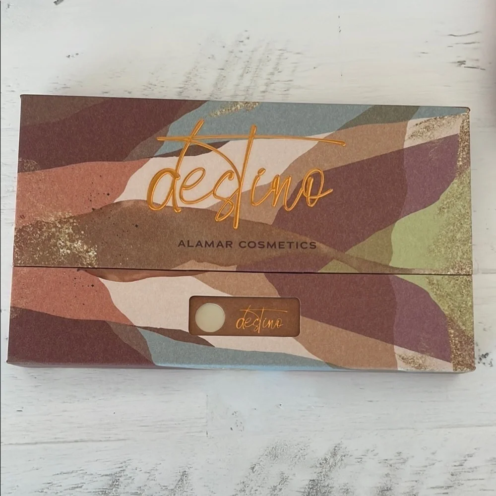 Alamar Cosmetics DESTINO Eyeshadow Palette 10 Colors Mattes & Shimmers New RV$35